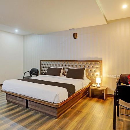 Sururnagar Capital O Surabhi Elite Near Miraj Cinemas - Shalini Shivani מראה חיצוני תמונה
