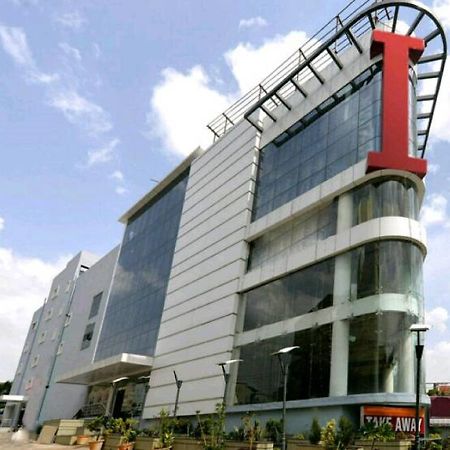 Sururnagar Capital O Surabhi Elite Near Miraj Cinemas - Shalini Shivani מראה חיצוני תמונה