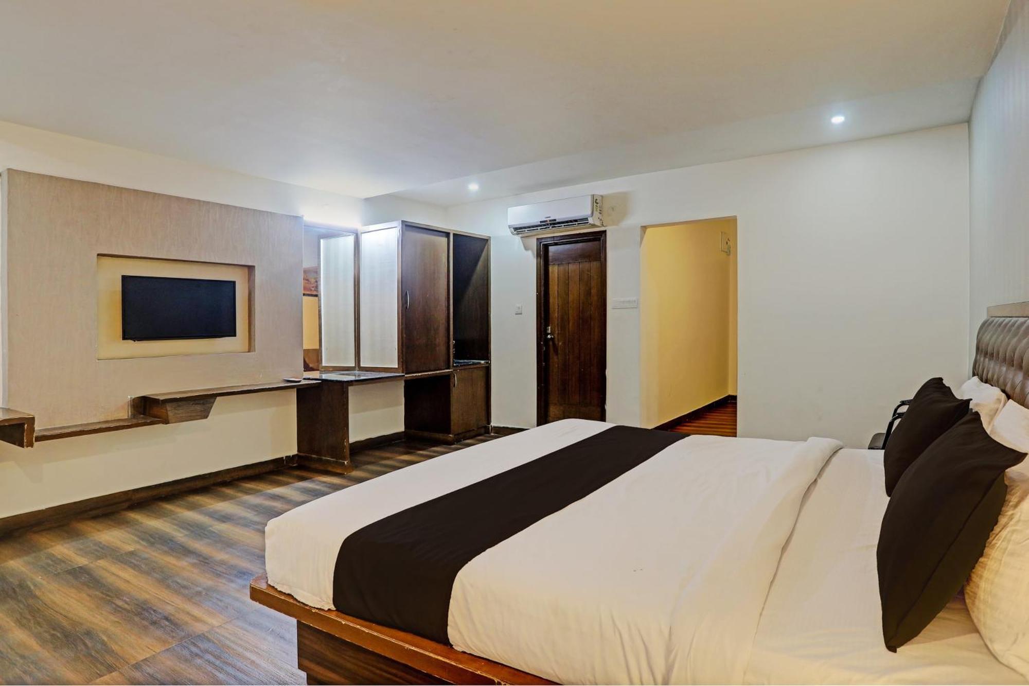 Sururnagar Capital O Surabhi Elite Near Miraj Cinemas - Shalini Shivani מראה חיצוני תמונה