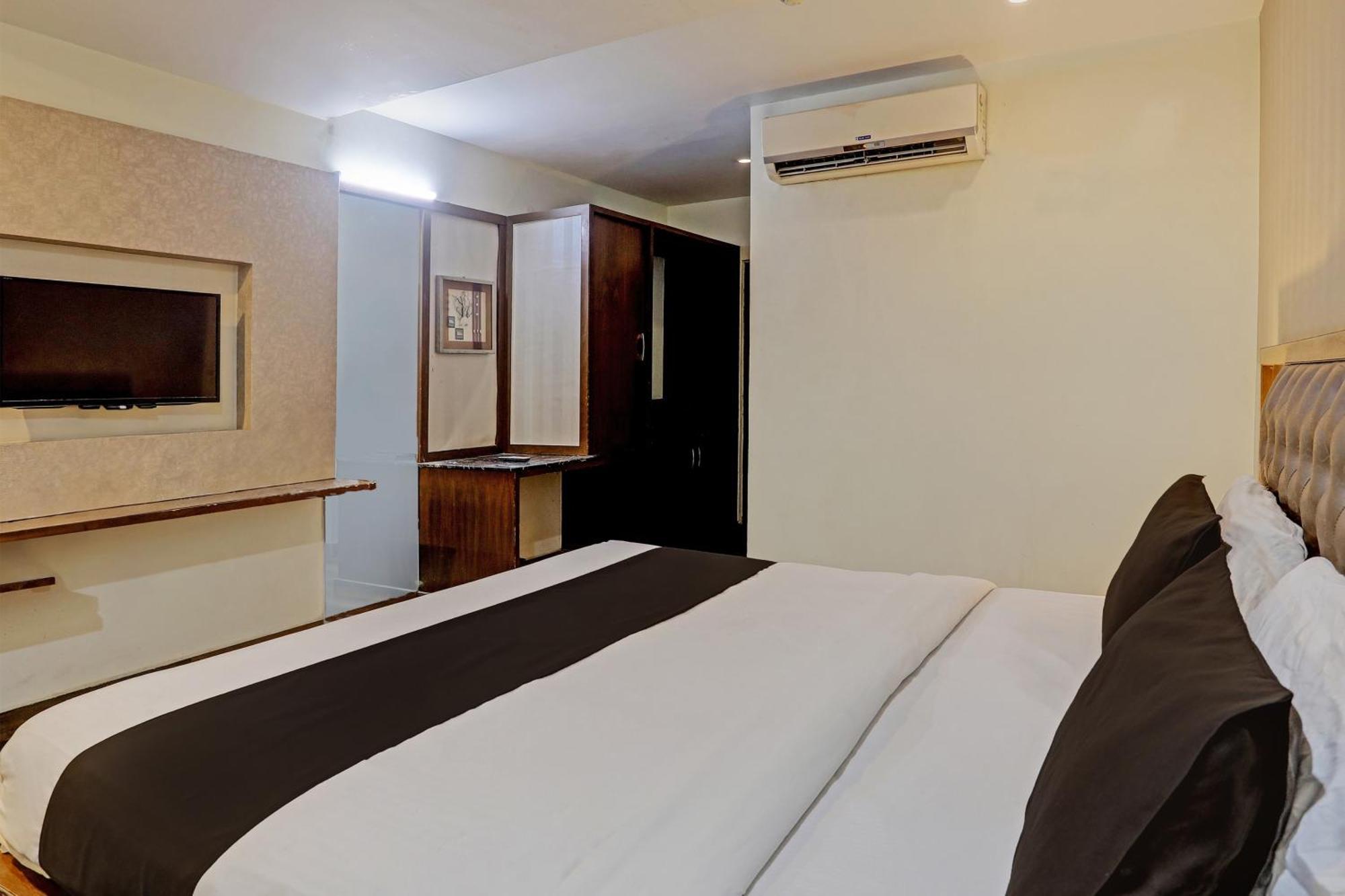 Sururnagar Capital O Surabhi Elite Near Miraj Cinemas - Shalini Shivani מראה חיצוני תמונה