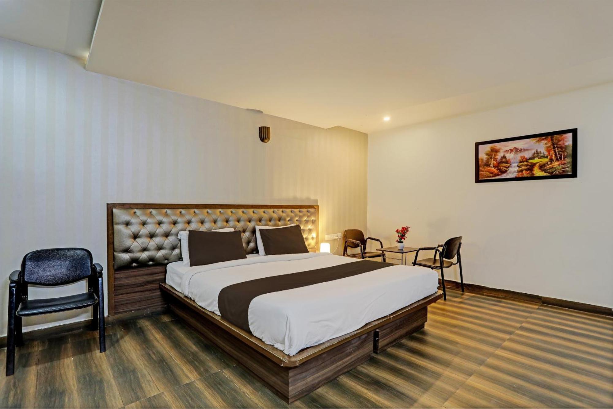 Sururnagar Capital O Surabhi Elite Near Miraj Cinemas - Shalini Shivani מראה חיצוני תמונה