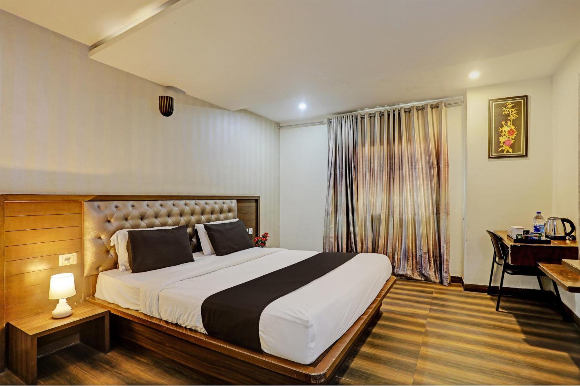 Sururnagar Capital O Surabhi Elite Near Miraj Cinemas - Shalini Shivani מראה חיצוני תמונה