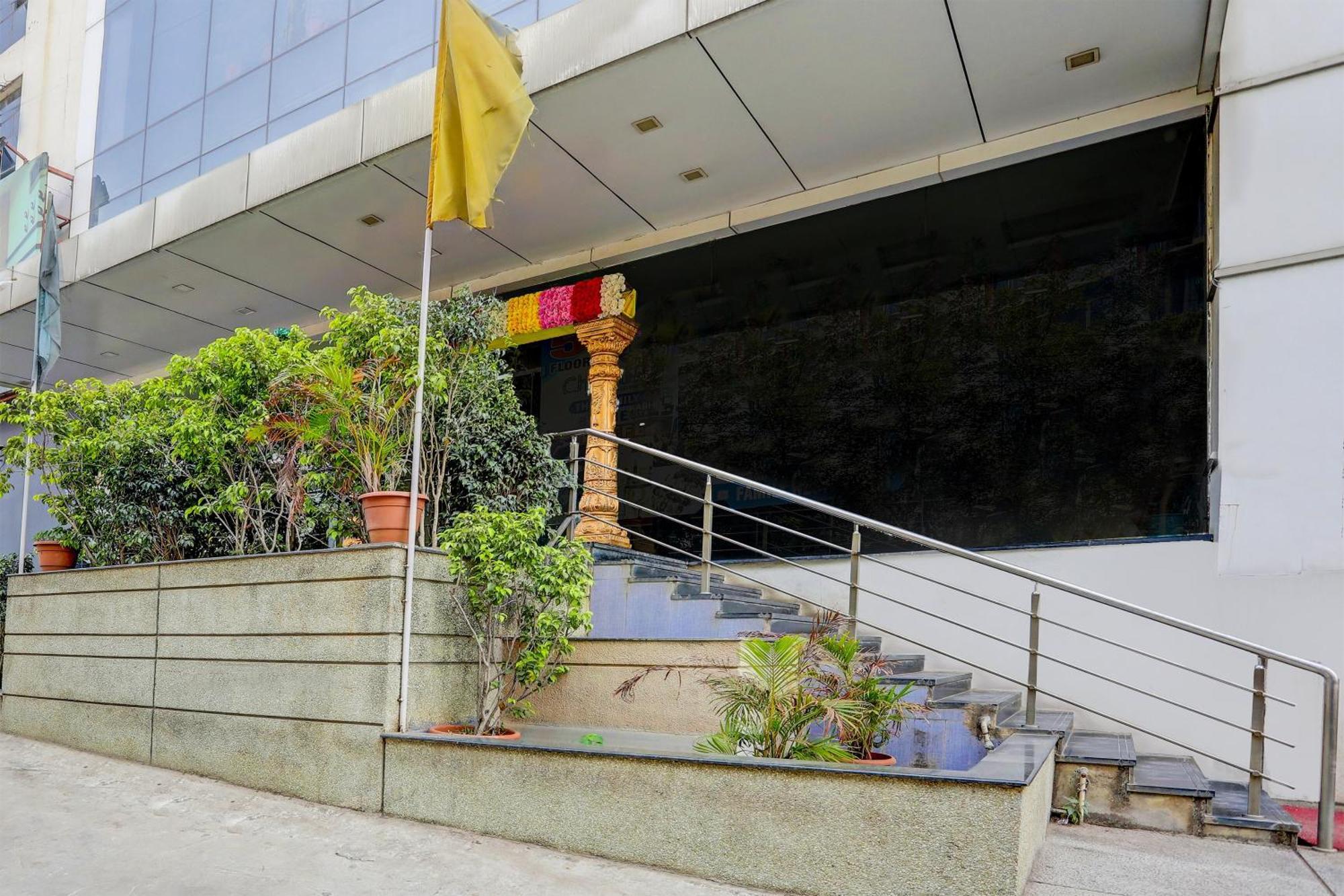Sururnagar Capital O Surabhi Elite Near Miraj Cinemas - Shalini Shivani מראה חיצוני תמונה