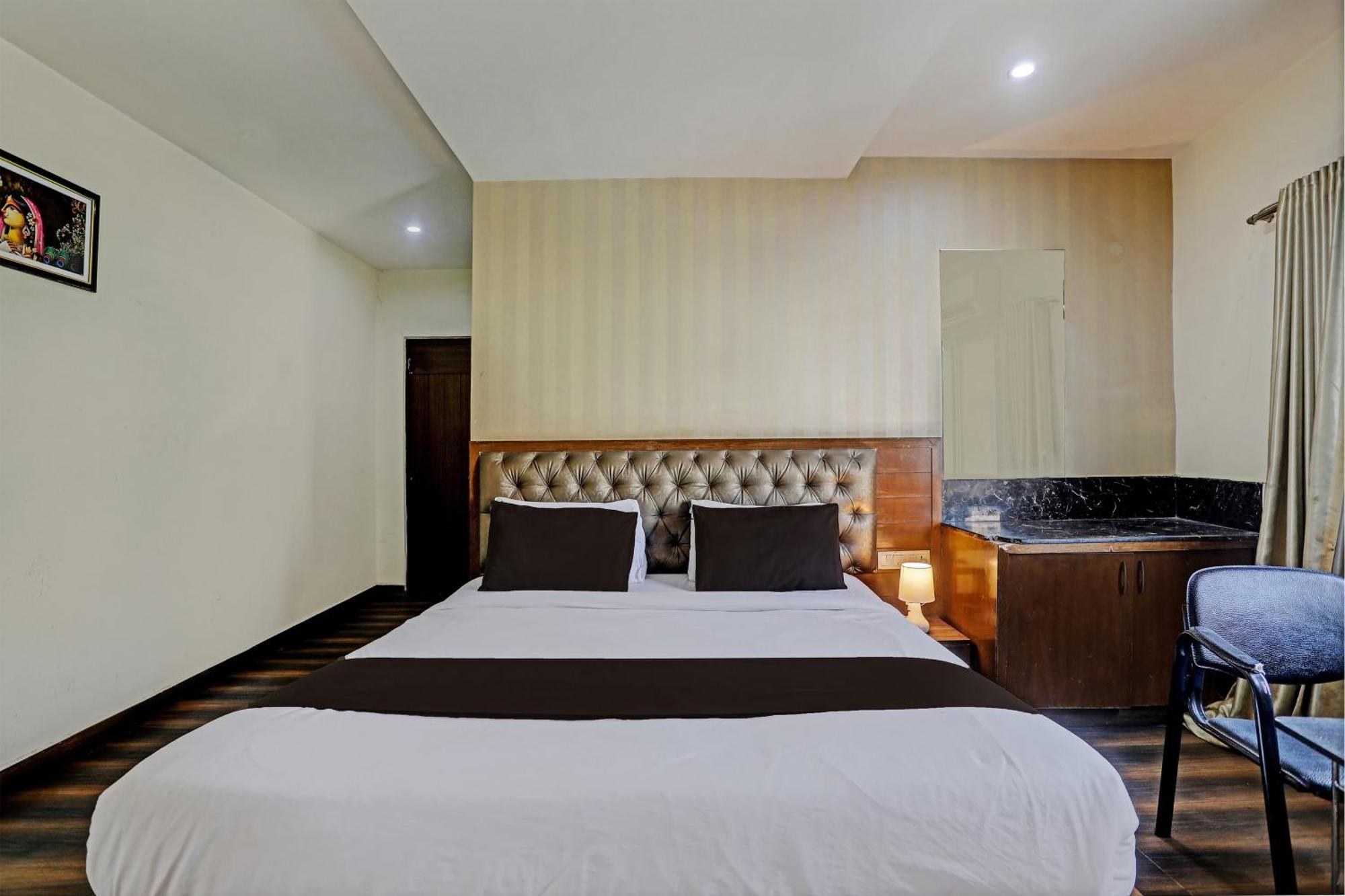 Sururnagar Capital O Surabhi Elite Near Miraj Cinemas - Shalini Shivani מראה חיצוני תמונה