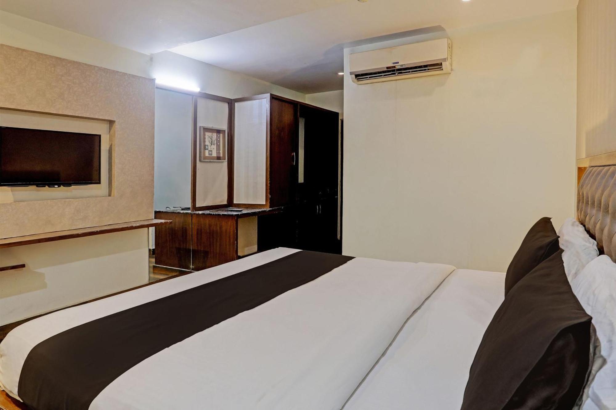 Sururnagar Capital O Surabhi Elite Near Miraj Cinemas - Shalini Shivani מראה חיצוני תמונה