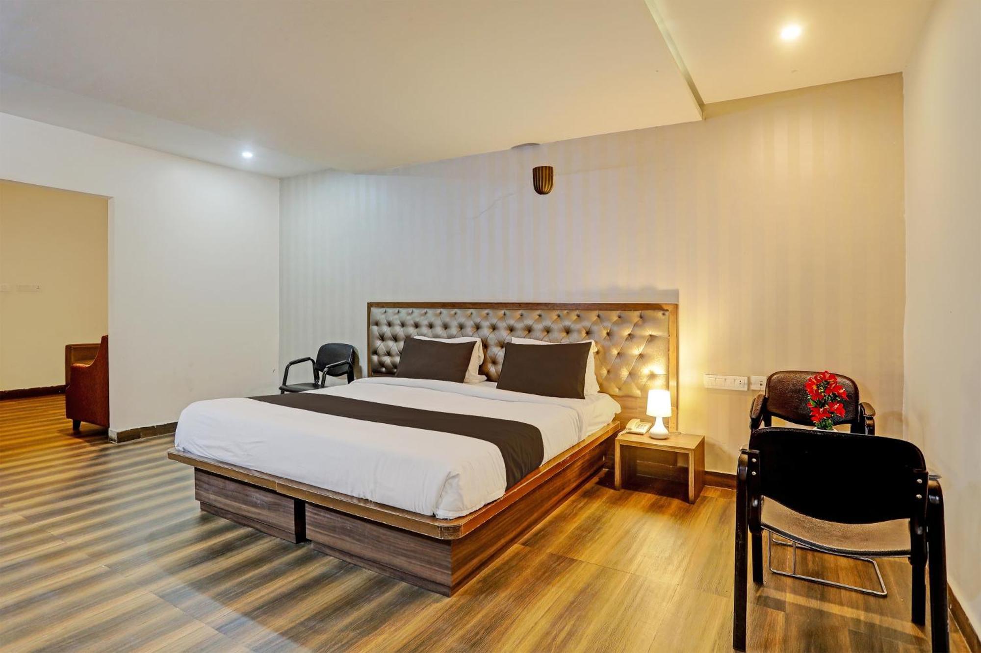 Sururnagar Capital O Surabhi Elite Near Miraj Cinemas - Shalini Shivani מראה חיצוני תמונה