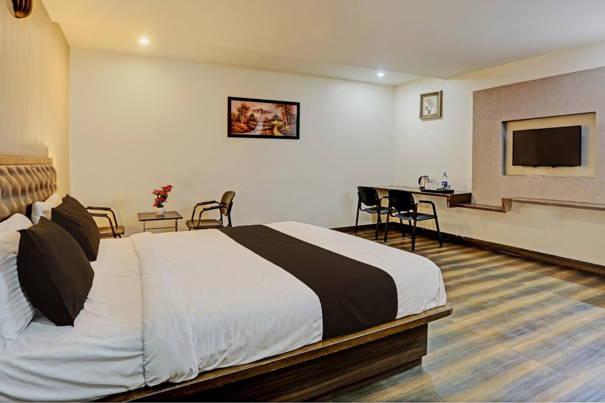 Sururnagar Capital O Surabhi Elite Near Miraj Cinemas - Shalini Shivani מראה חיצוני תמונה