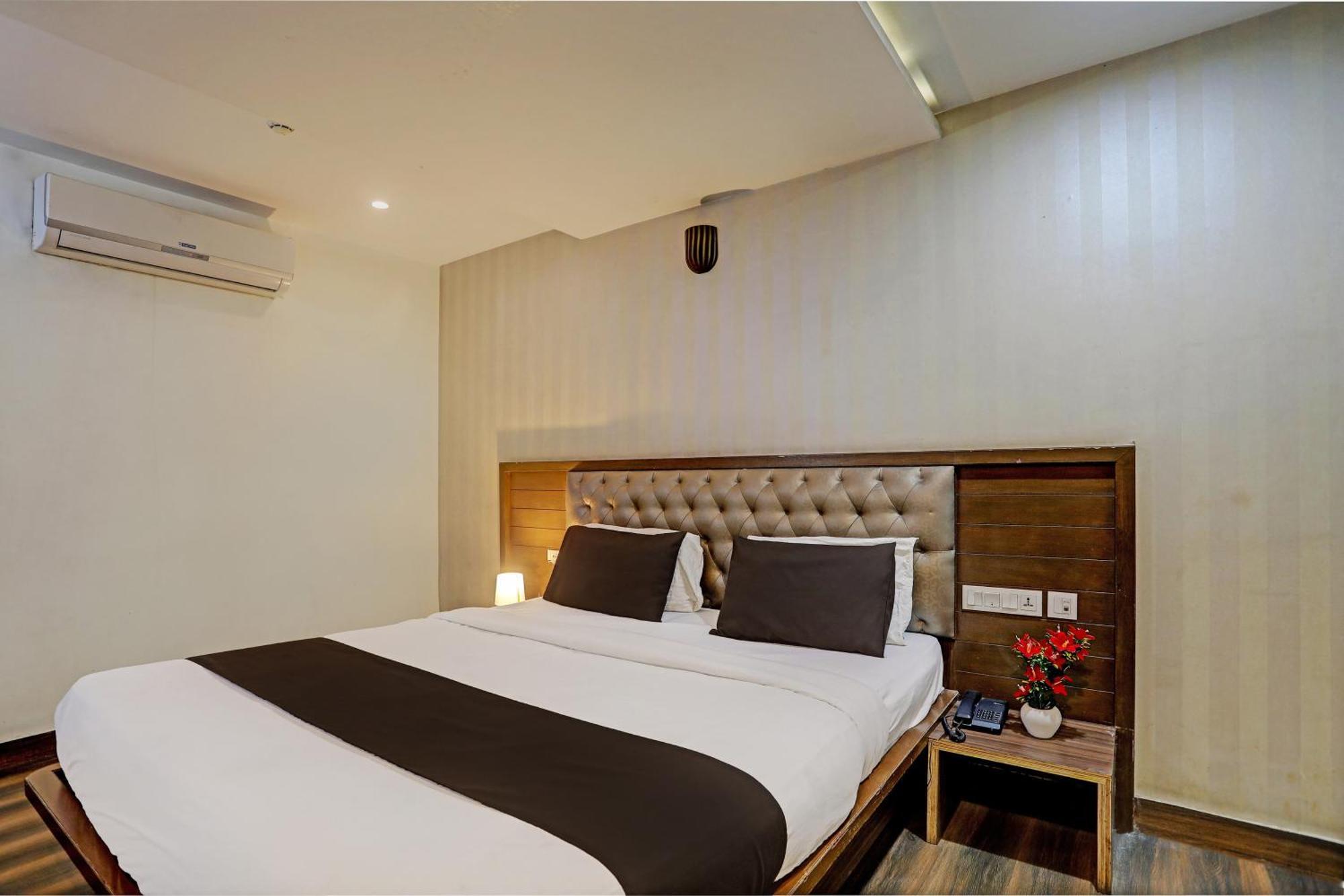 Sururnagar Capital O Surabhi Elite Near Miraj Cinemas - Shalini Shivani מראה חיצוני תמונה