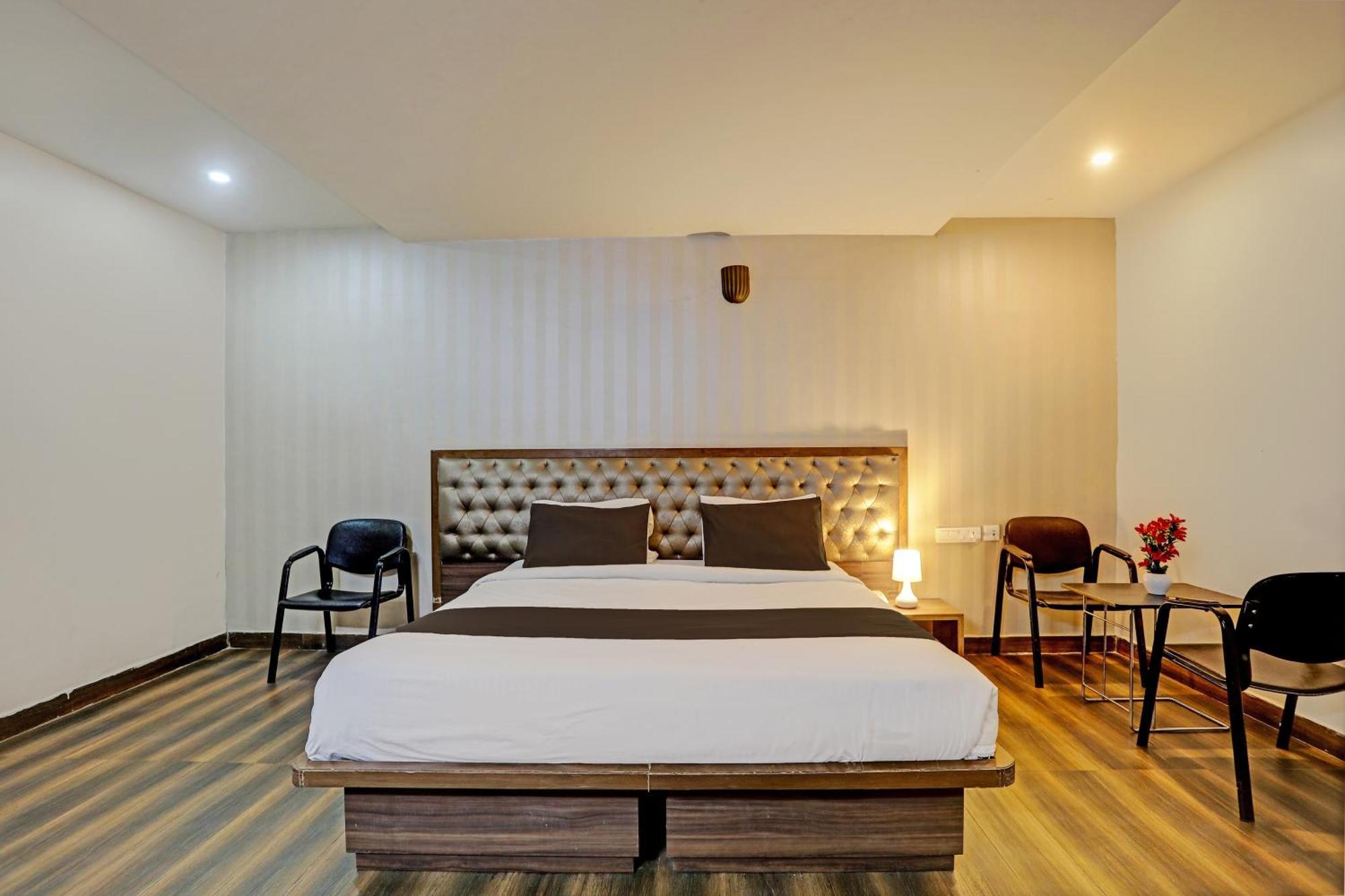 Sururnagar Capital O Surabhi Elite Near Miraj Cinemas - Shalini Shivani מראה חיצוני תמונה