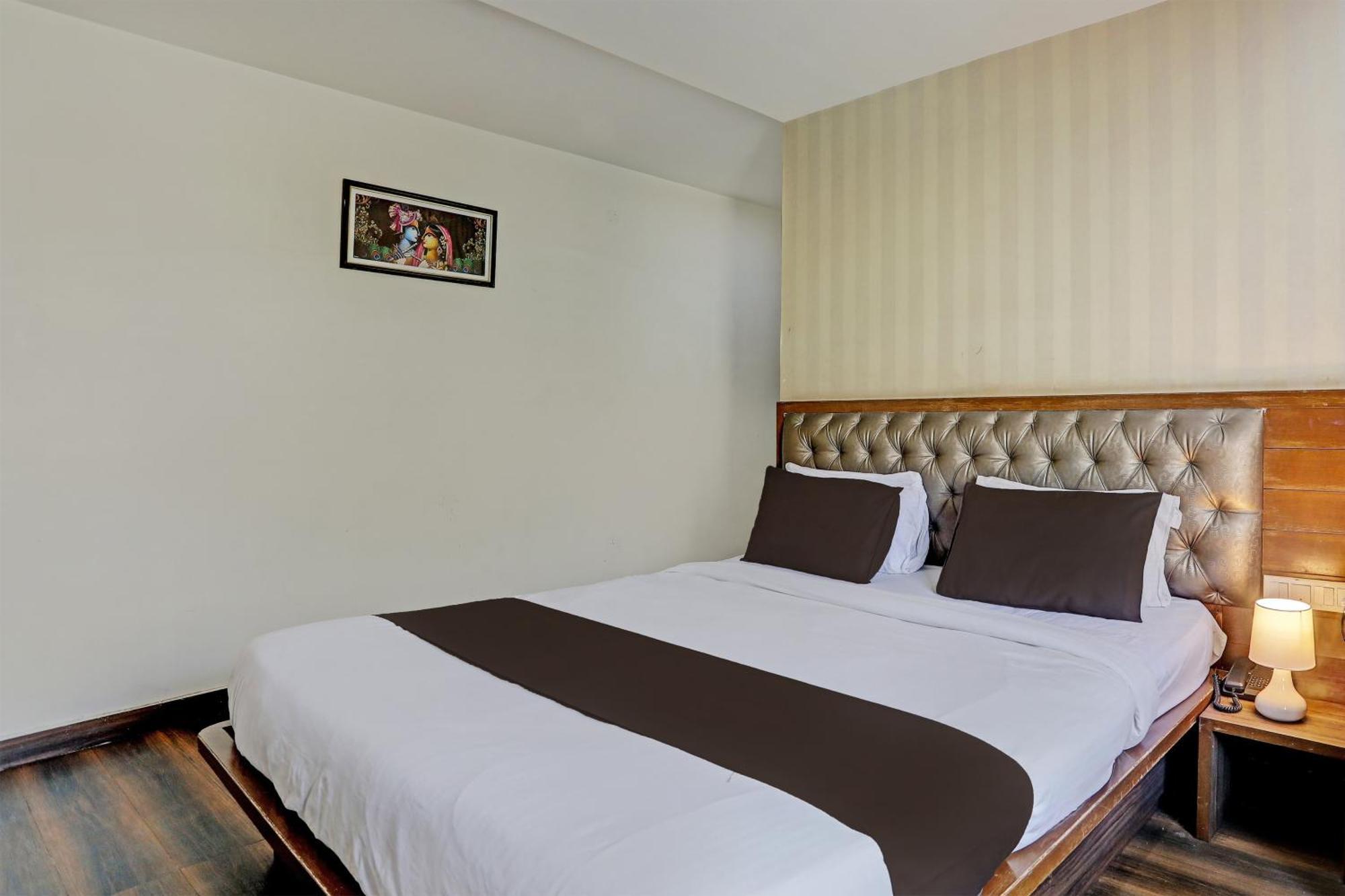 Sururnagar Capital O Surabhi Elite Near Miraj Cinemas - Shalini Shivani מראה חיצוני תמונה
