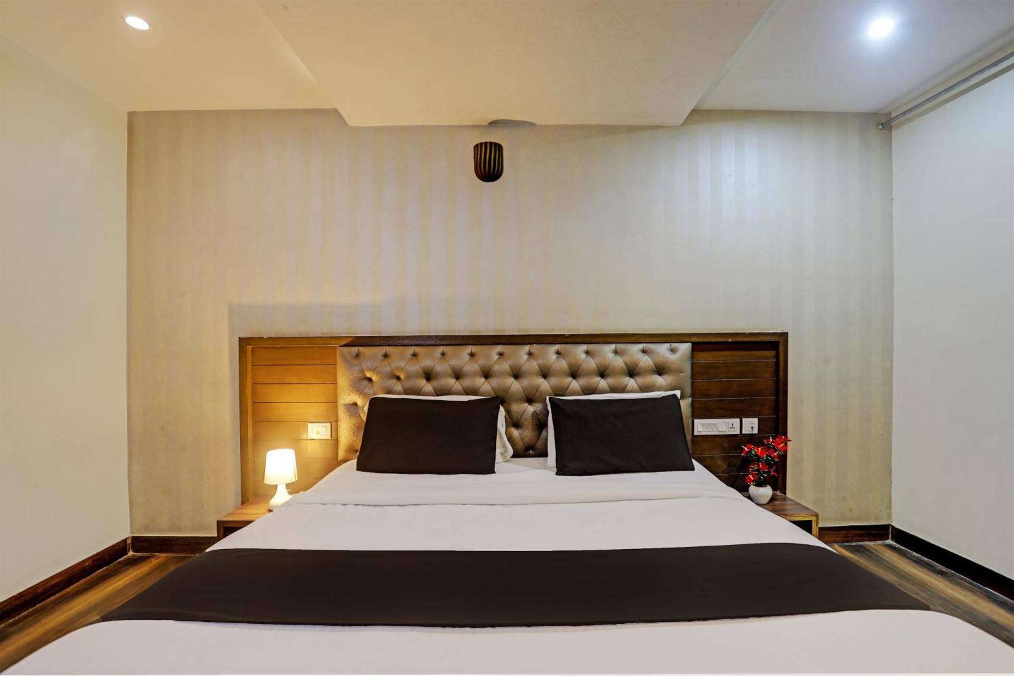 Sururnagar Capital O Surabhi Elite Near Miraj Cinemas - Shalini Shivani מראה חיצוני תמונה