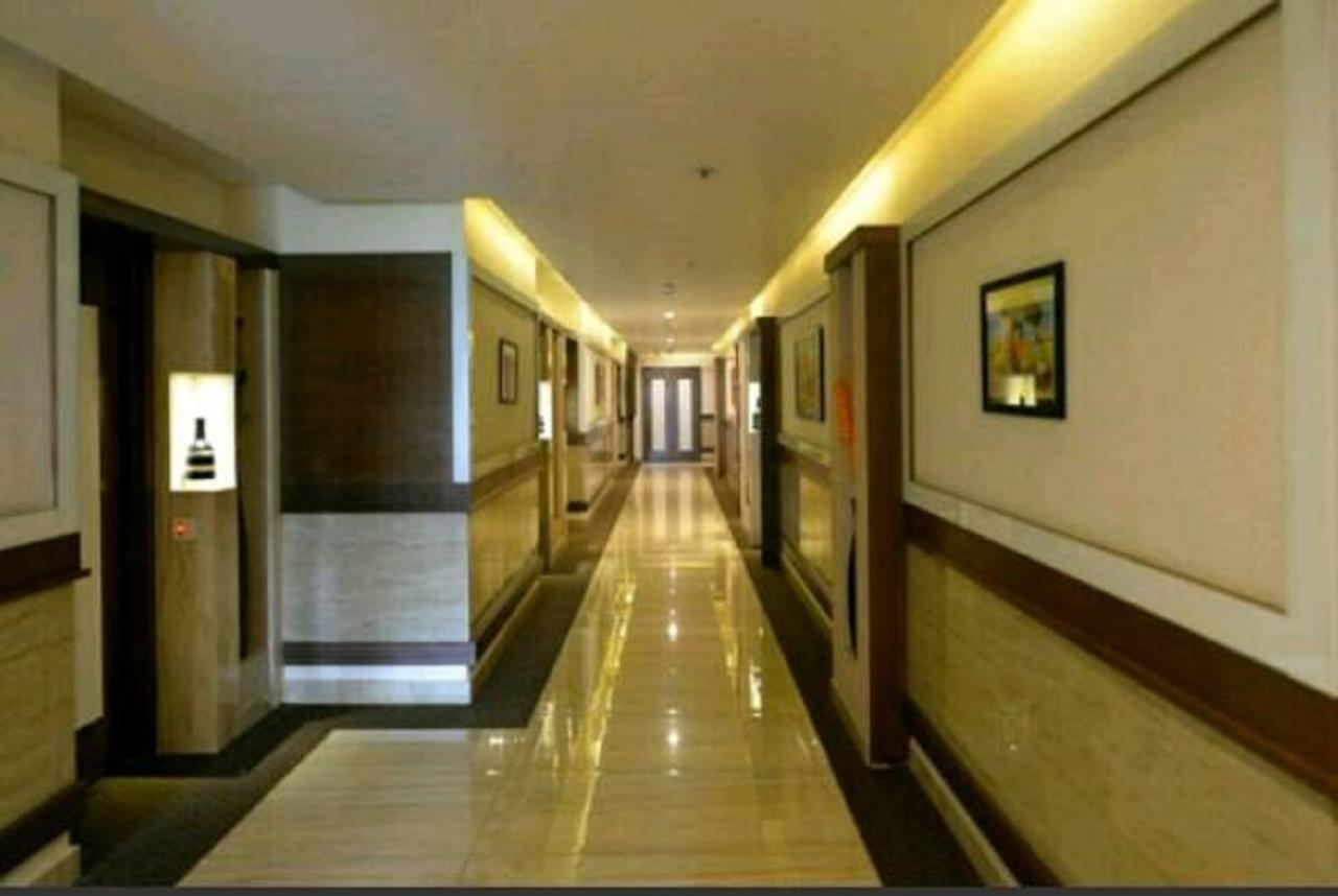 Sururnagar Capital O Surabhi Elite Near Miraj Cinemas - Shalini Shivani מראה חיצוני תמונה