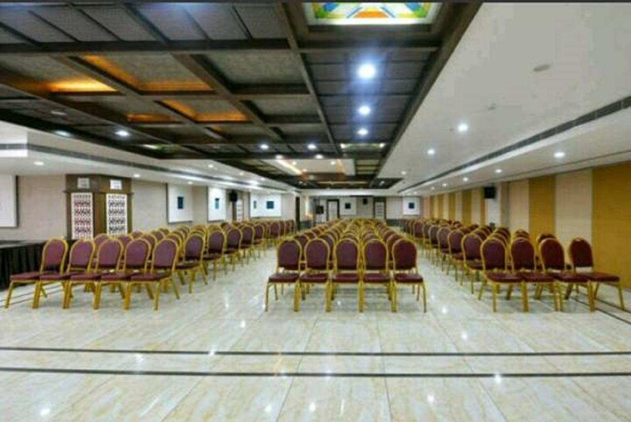 Sururnagar Capital O Surabhi Elite Near Miraj Cinemas - Shalini Shivani מראה חיצוני תמונה